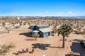 2 Homes, Hot Tub, Firepit, BBQ, Games by MariamsBnb